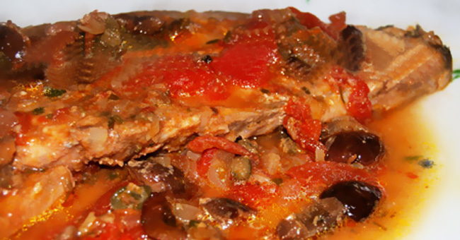 Ricciola-al-forno-con-pomori-pachino-e-capperi